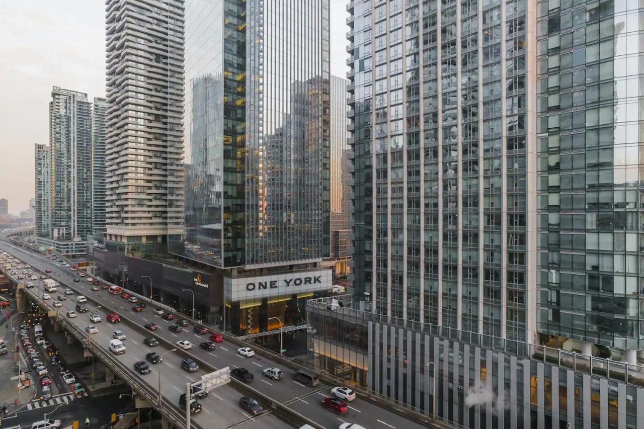 Luxury 2-Bedroom Condo Parking, View Of Cn Tower Toronto Eksteriør bilde